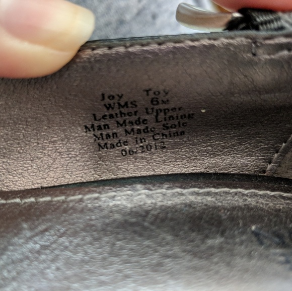 KENNETH COLE Leather Pumps - Picture 4 of 5